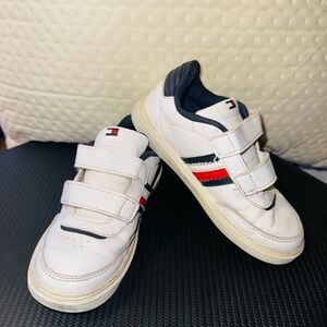Tommy Hilfiger Kids Sneakers in White with Red and Navy Accents